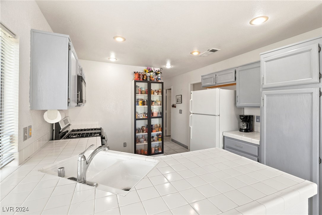 9400 SUMMER RAIN Drive