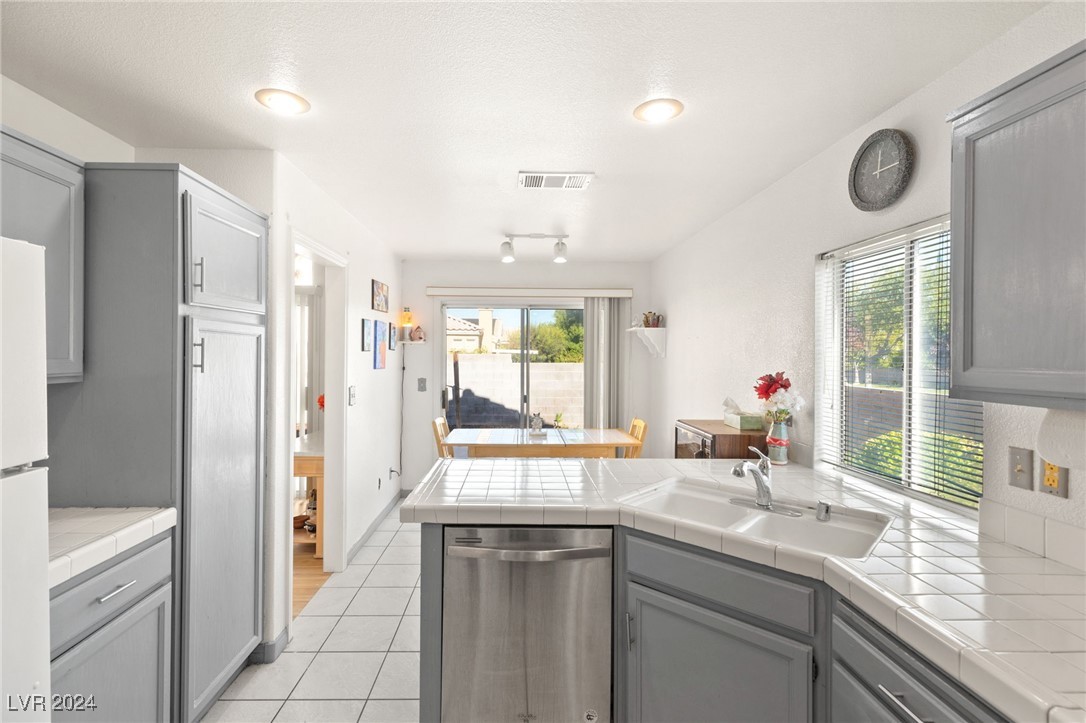 9400 SUMMER RAIN Drive