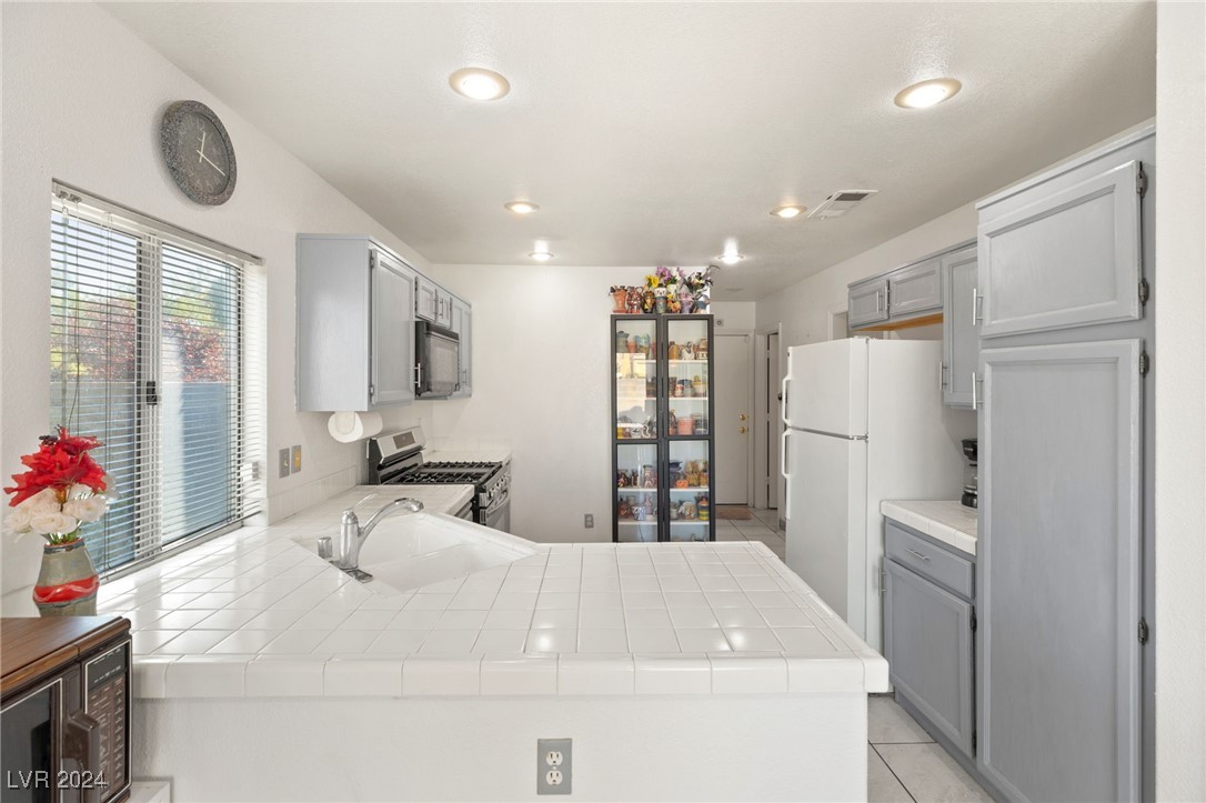 9400 SUMMER RAIN Drive