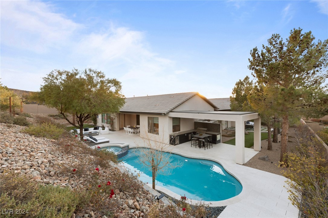 40 CHALET HILLS Terrace