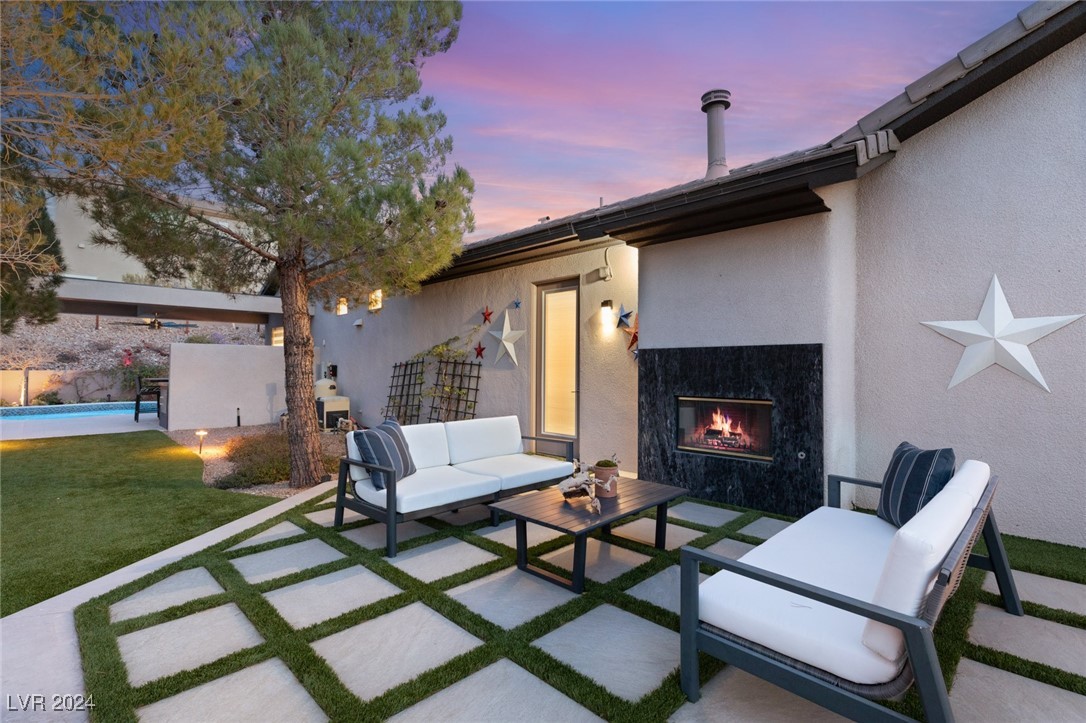 40 CHALET HILLS Terrace