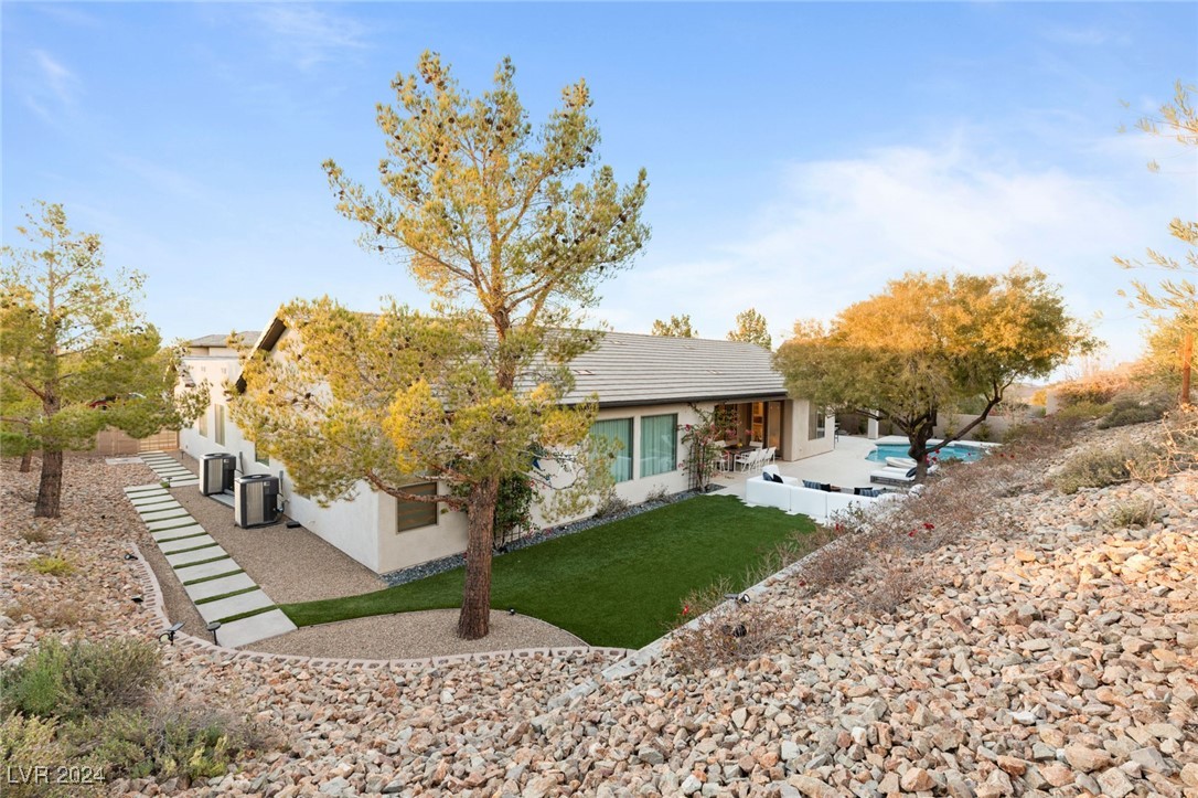 40 CHALET HILLS Terrace