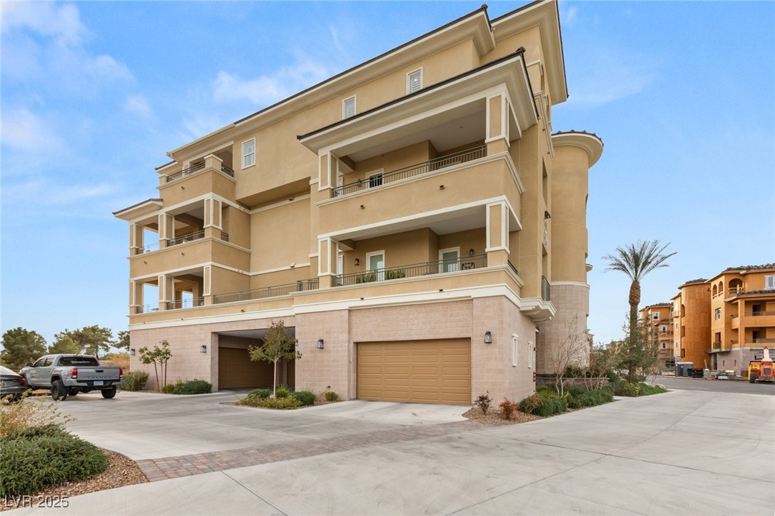 9121 Las Manaitas Avenue 401
