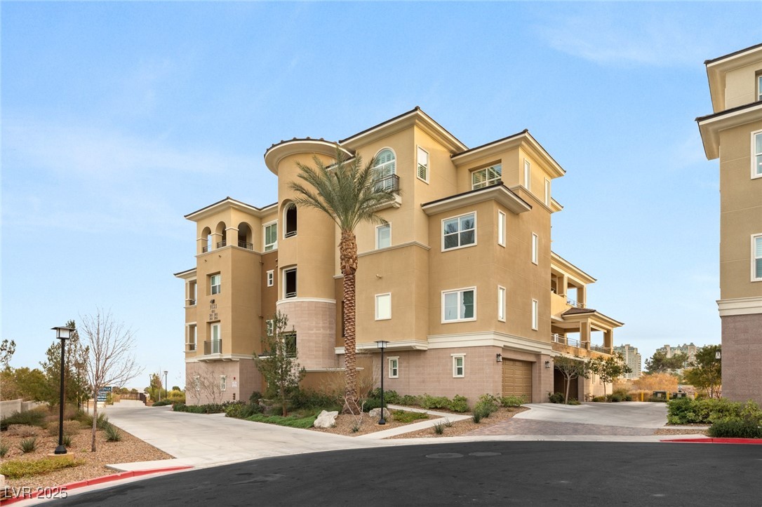 9121 Las Manaitas Avenue 401