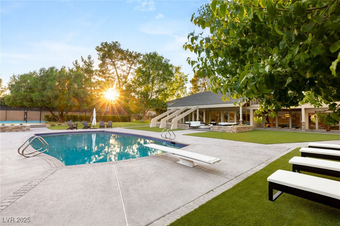 2327 ALTA Drive