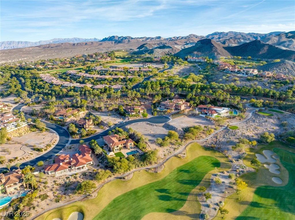5 COSTA DEL SOL Court