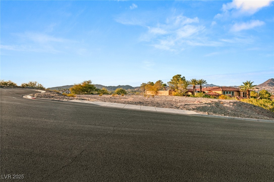 5 COSTA DEL SOL Court