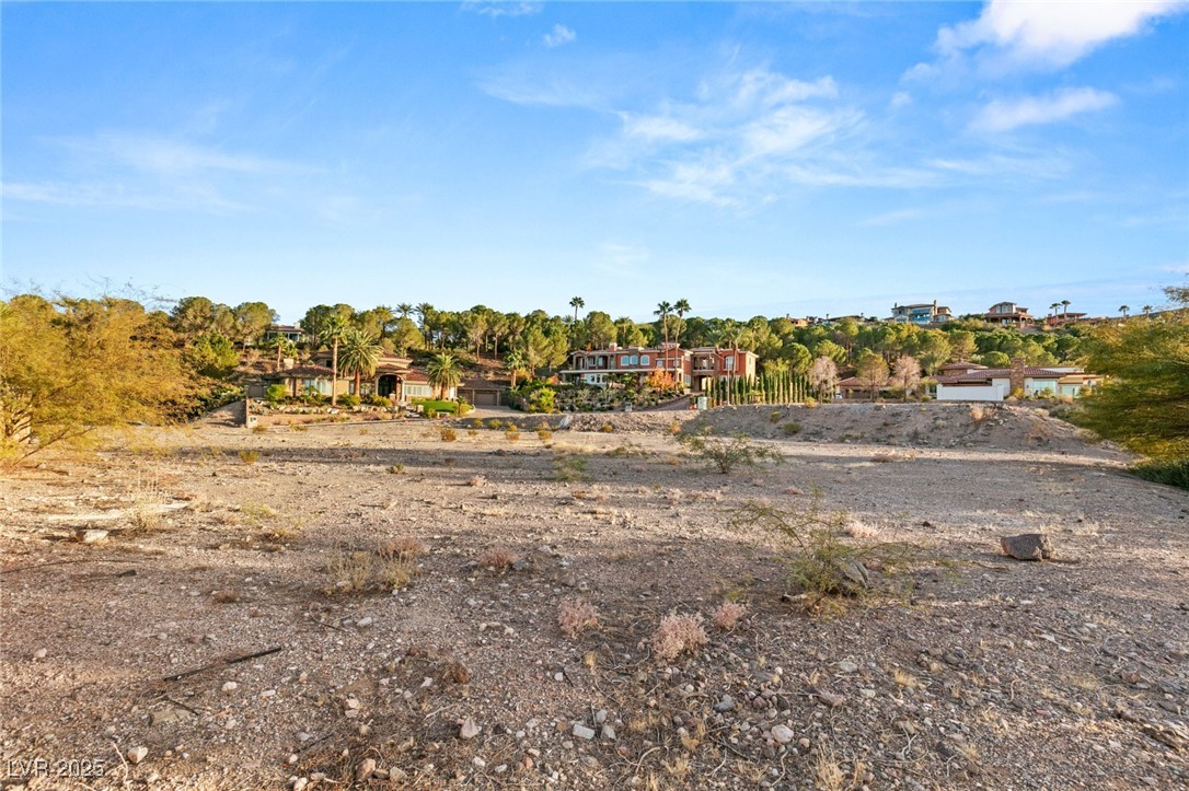5 COSTA DEL SOL Court
