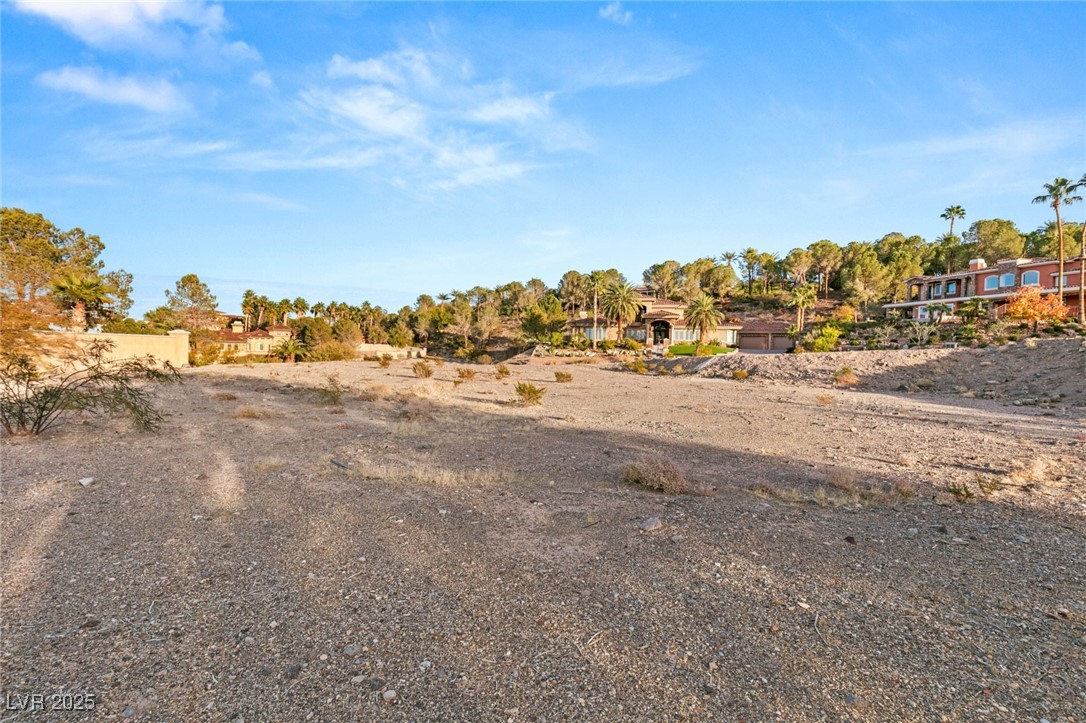 5 COSTA DEL SOL Court