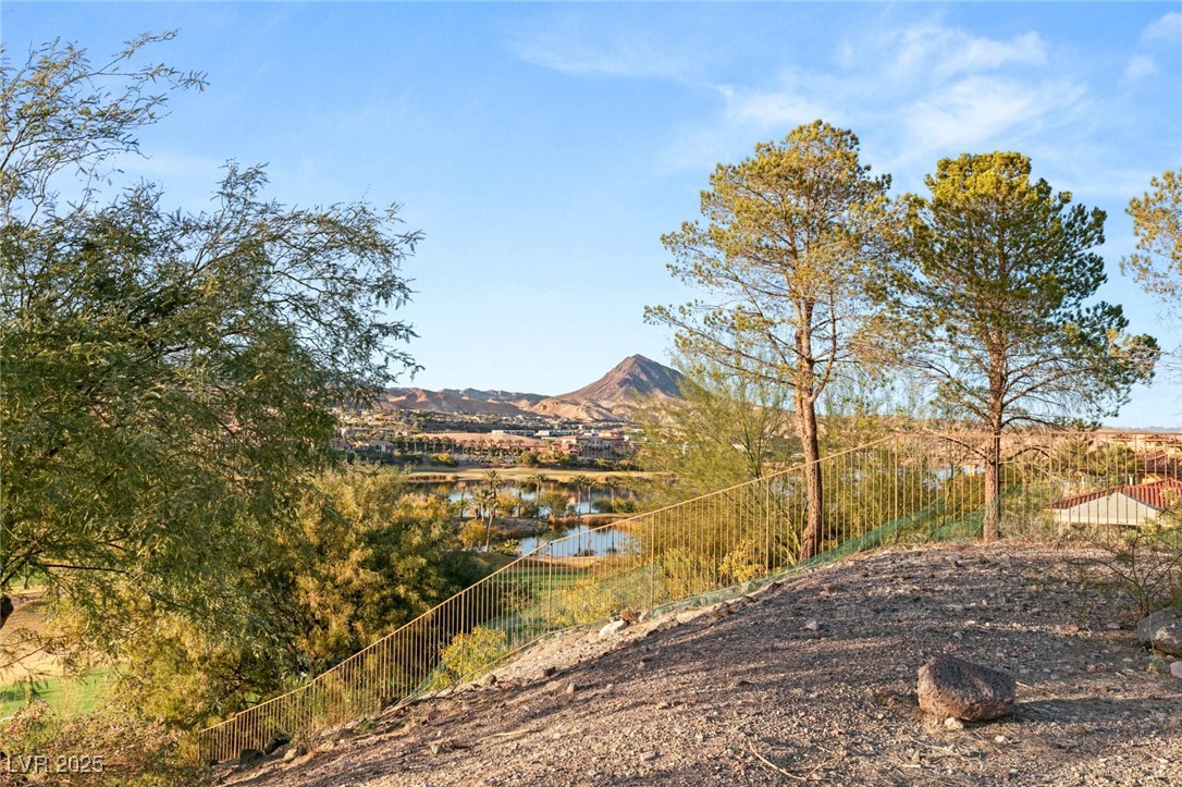 5 COSTA DEL SOL Court