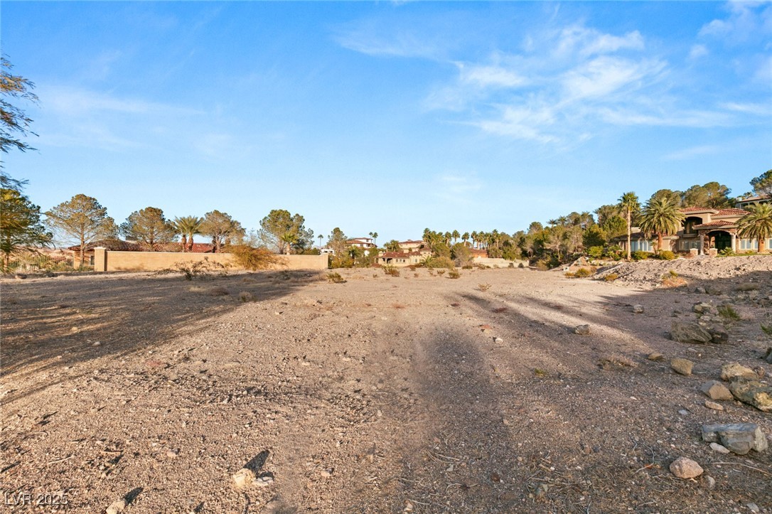 5 COSTA DEL SOL Court