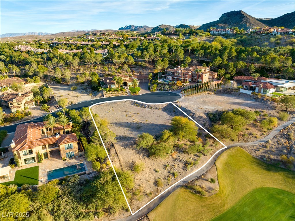 5 COSTA DEL SOL Court