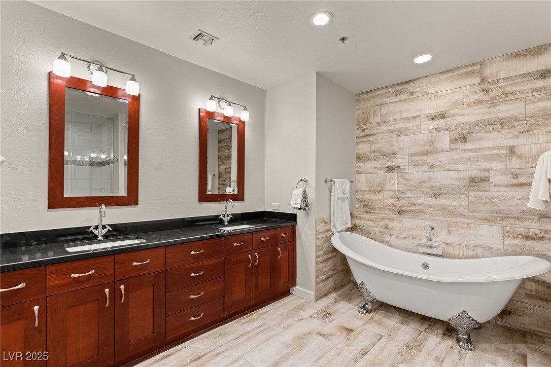 4525 Dean Martin Drive 2800