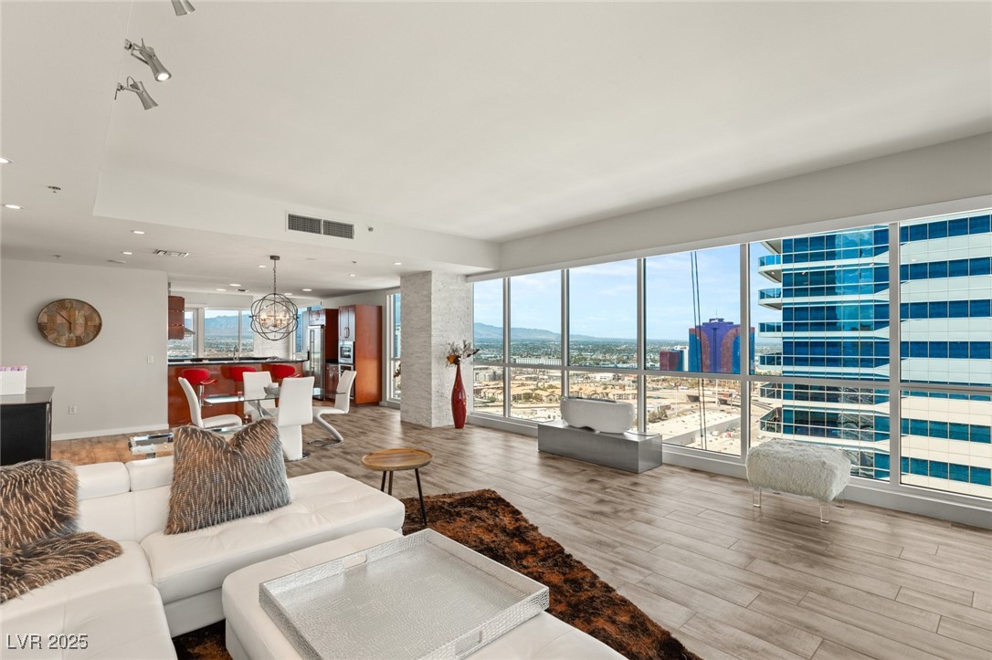 4525 Dean Martin Drive 2800