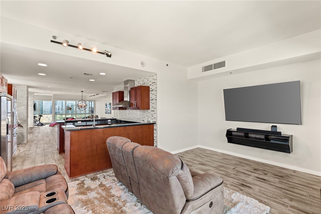 4525 Dean Martin Drive 2800