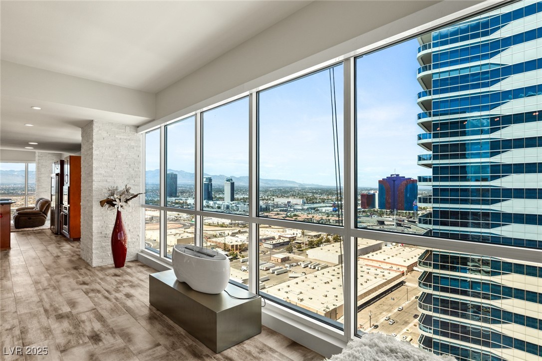 4525 Dean Martin Drive 2800