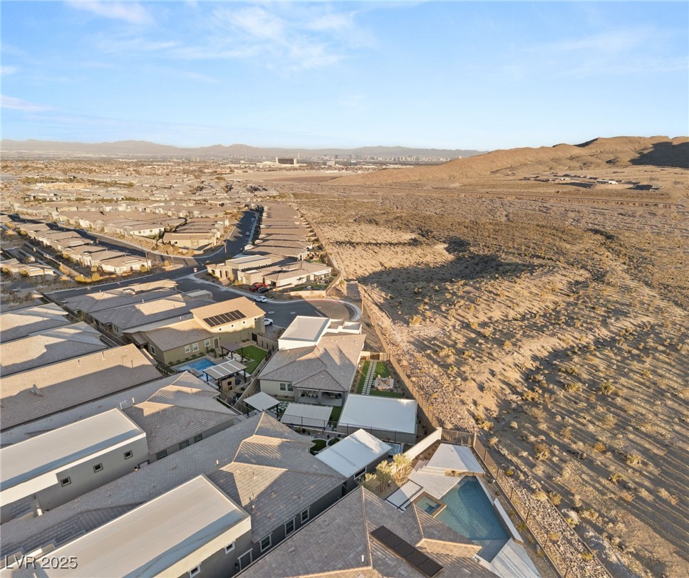 984 EDINBURGH FIELDS Court
