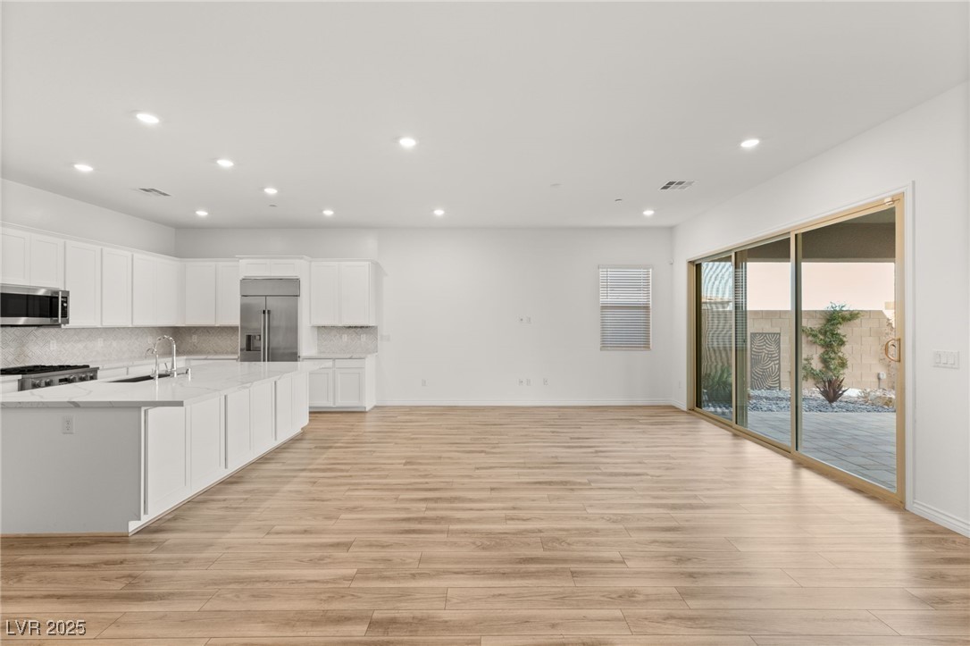 984 EDINBURGH FIELDS Court