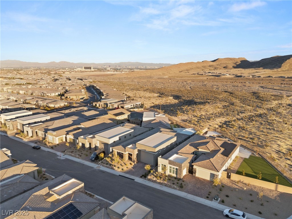 984 EDINBURGH FIELDS Court