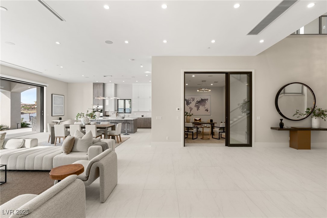 32 GRAND CORNICHE Drive