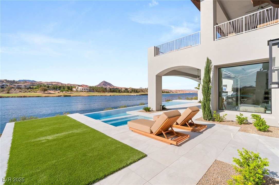 32 GRAND CORNICHE Drive