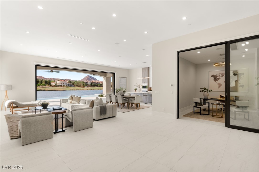 32 GRAND CORNICHE Drive