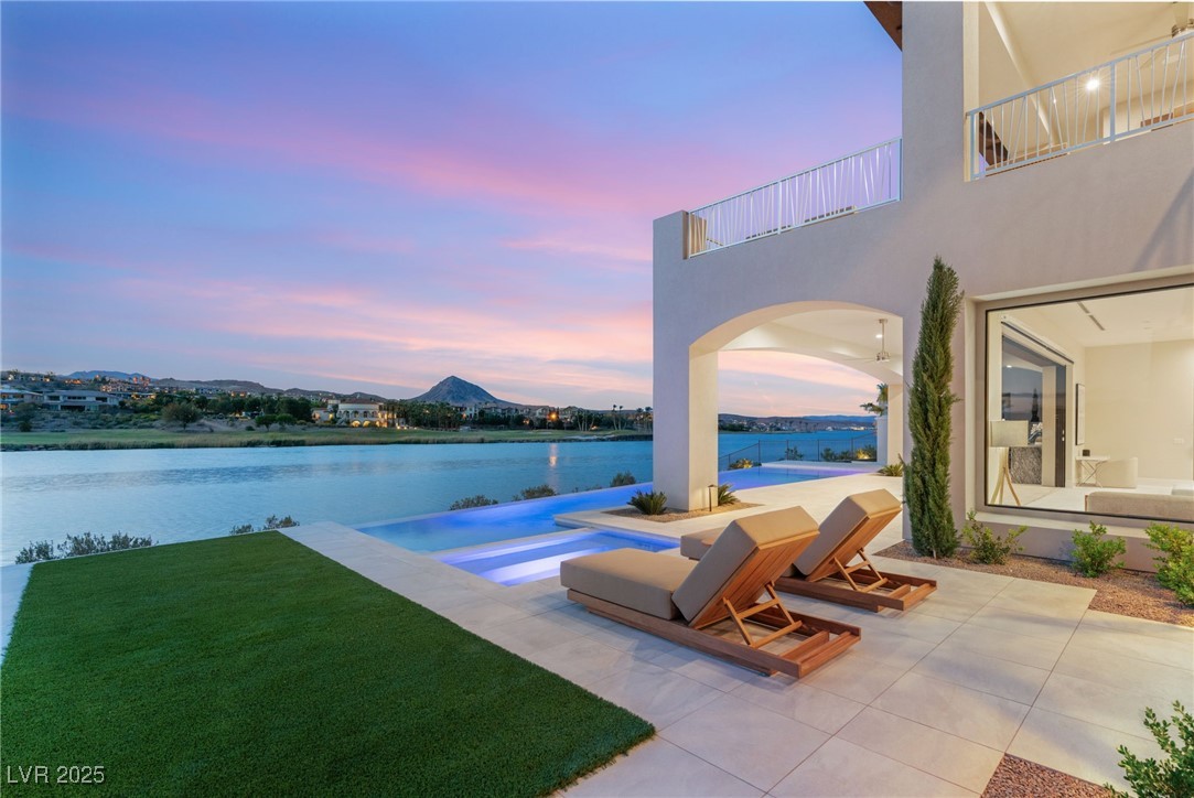 32 GRAND CORNICHE Drive