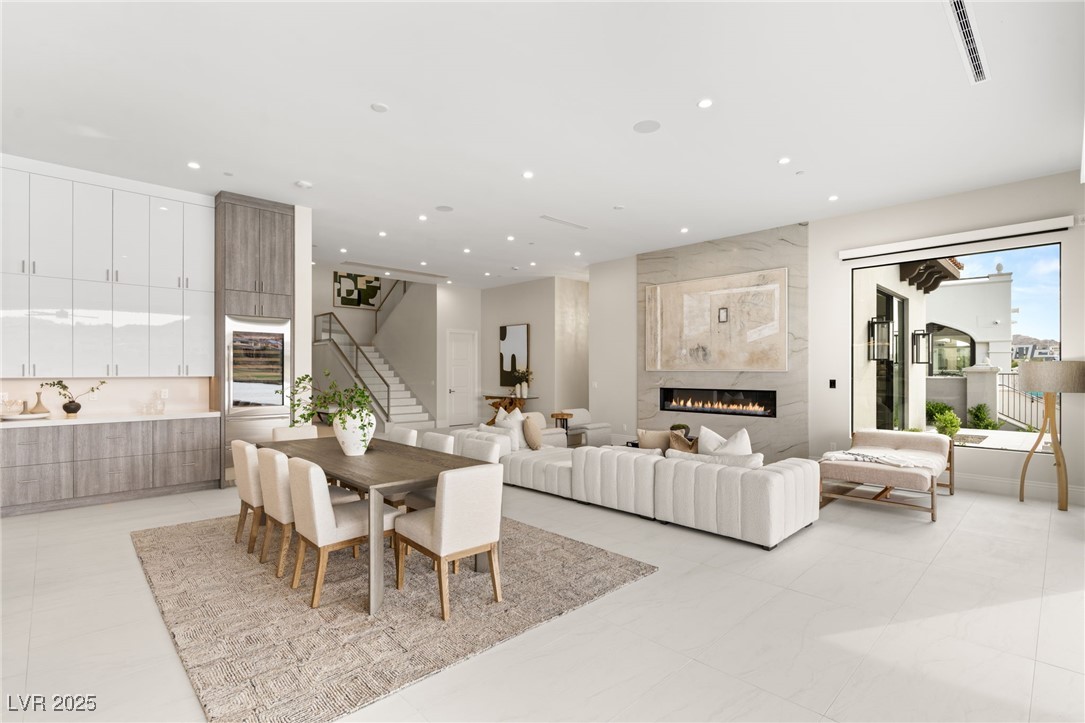32 GRAND CORNICHE Drive