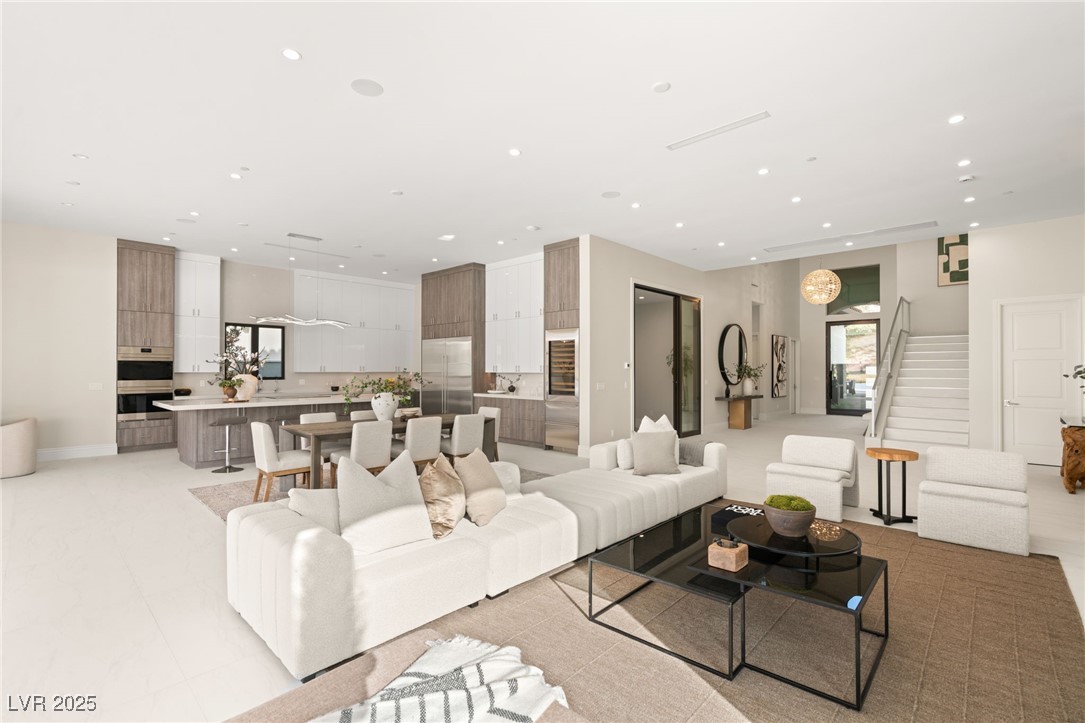 32 GRAND CORNICHE Drive