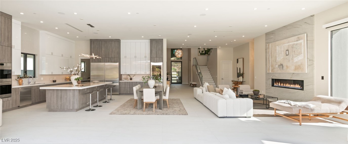 32 GRAND CORNICHE Drive