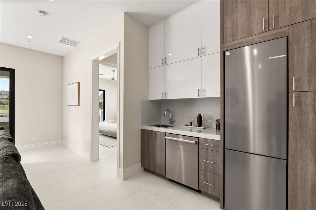 32 GRAND CORNICHE Drive