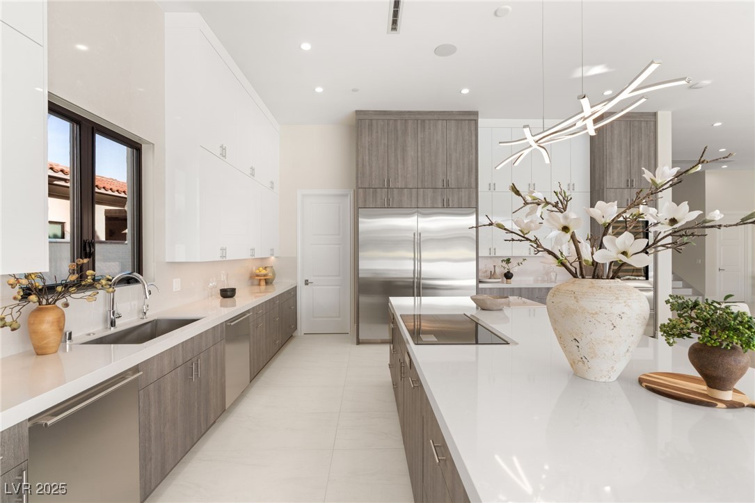 32 GRAND CORNICHE Drive