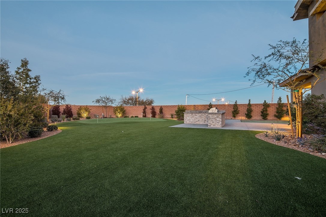 18 GARDEN RAIN Drive