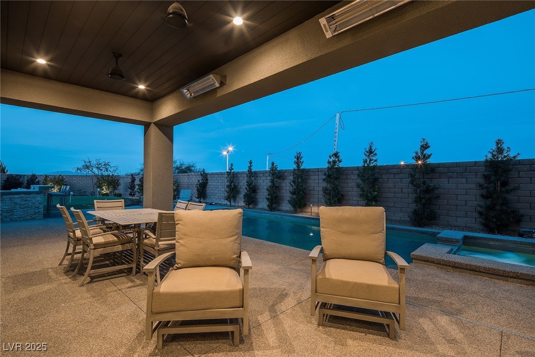 18 GARDEN RAIN Drive