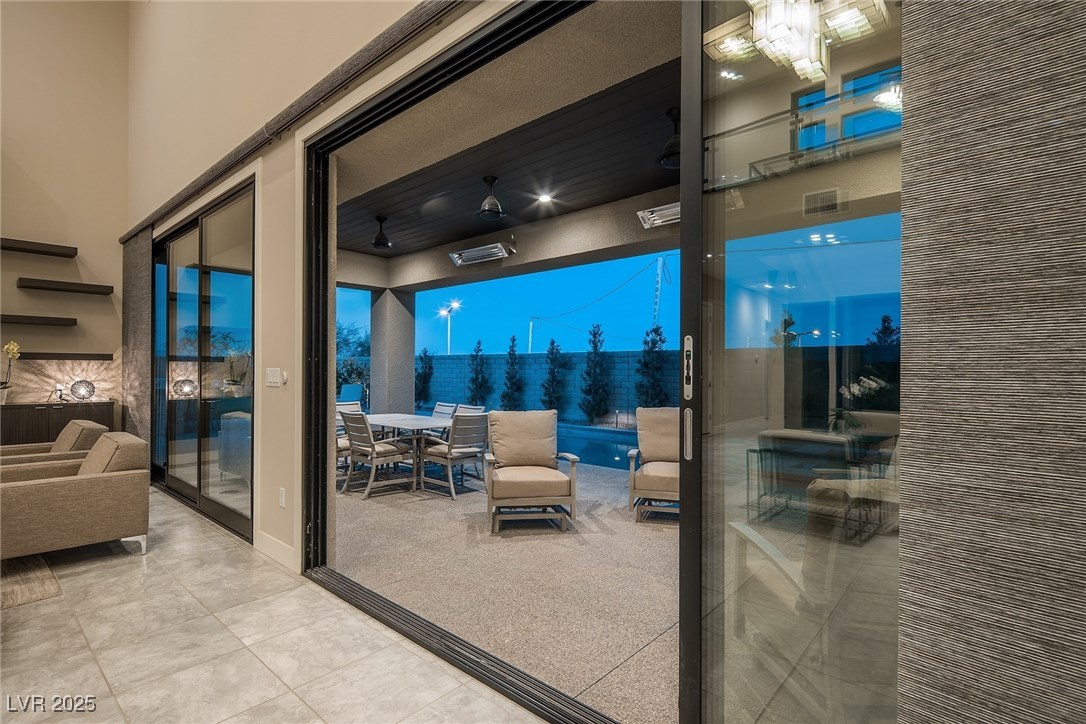 18 GARDEN RAIN Drive