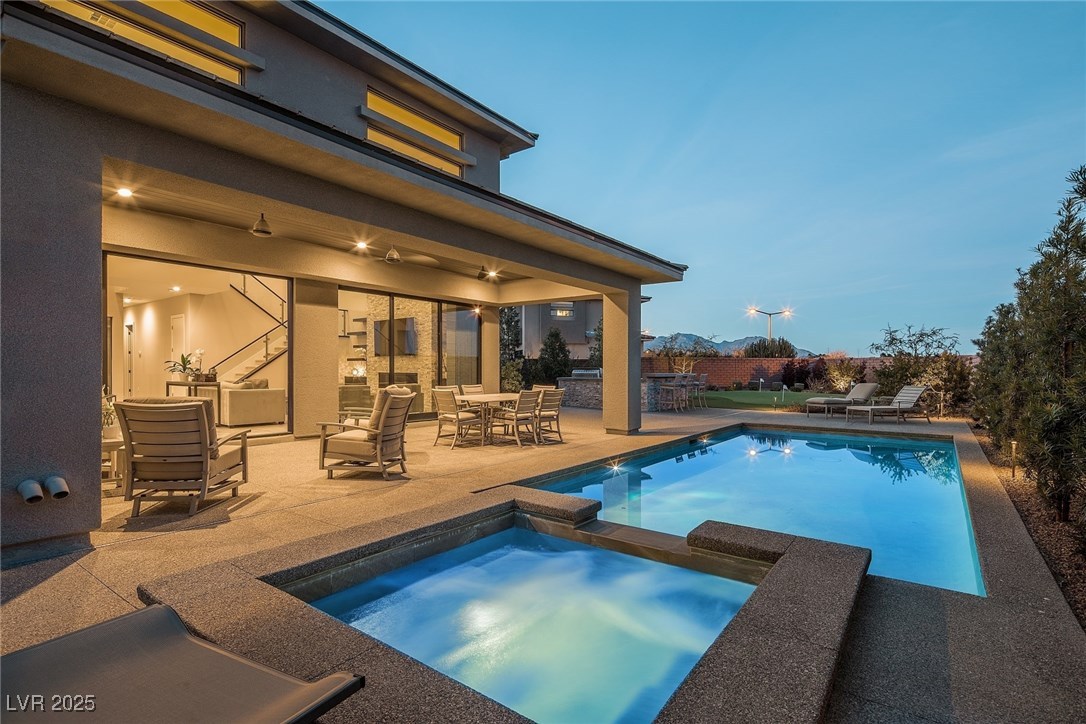 18 GARDEN RAIN Drive