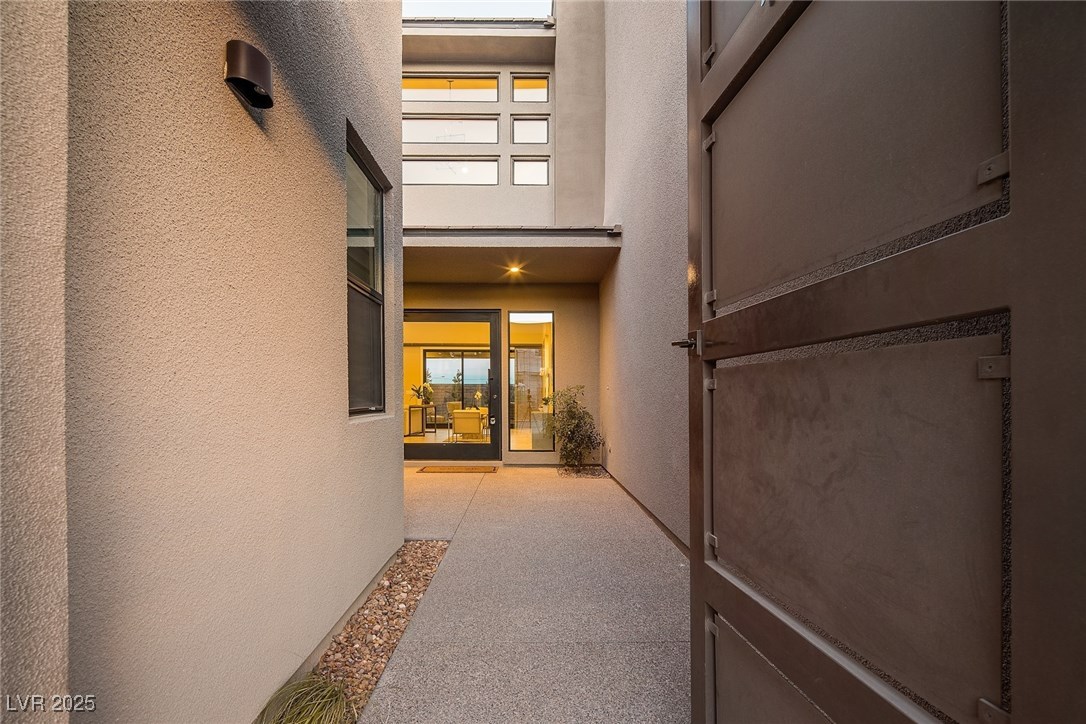 18 GARDEN RAIN Drive