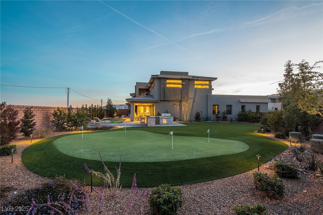 18 GARDEN RAIN Drive