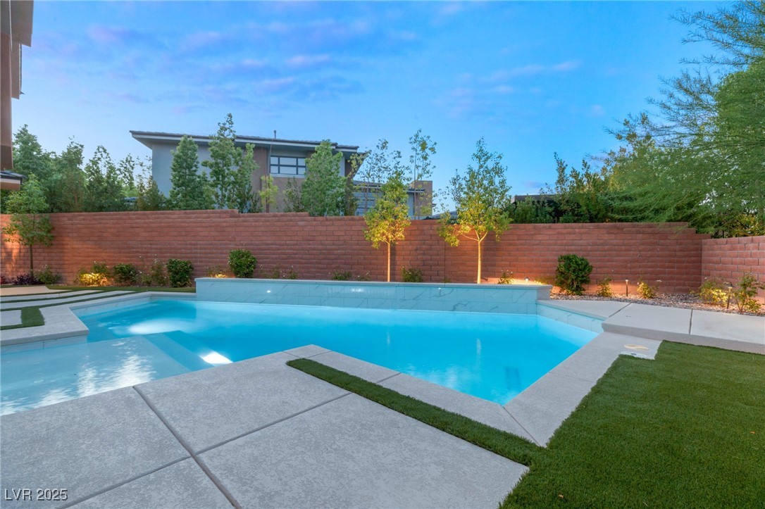 19 GARDEN RAIN Drive