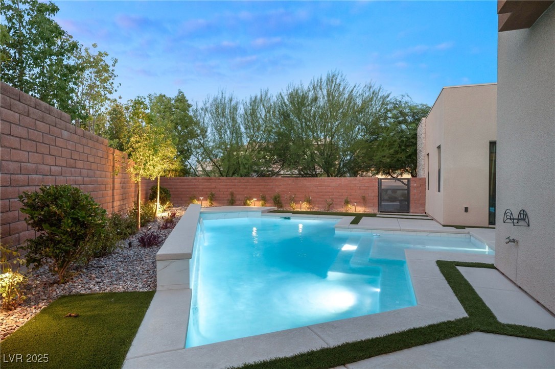 19 GARDEN RAIN Drive
