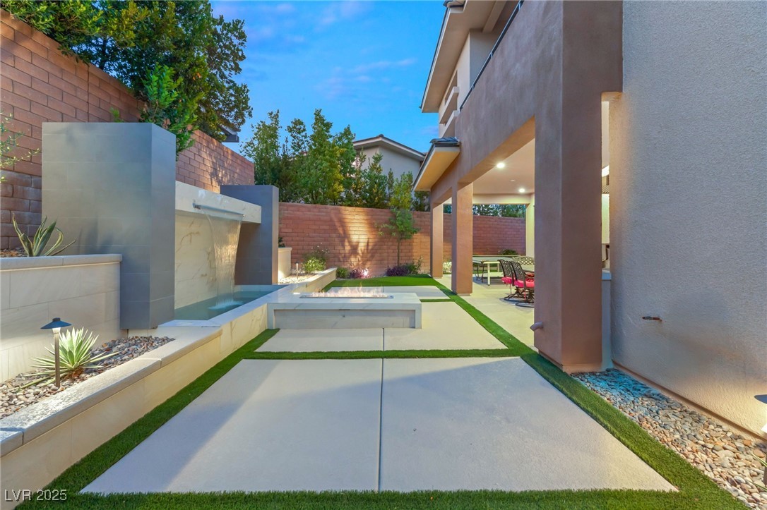 19 GARDEN RAIN Drive