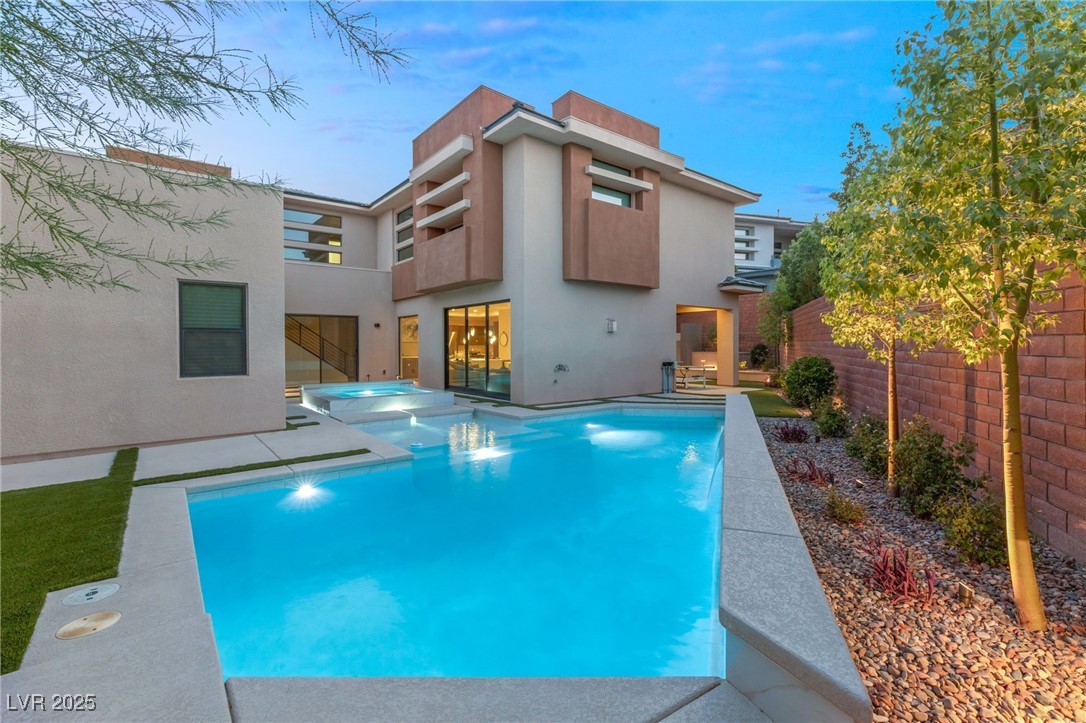 19 GARDEN RAIN Drive