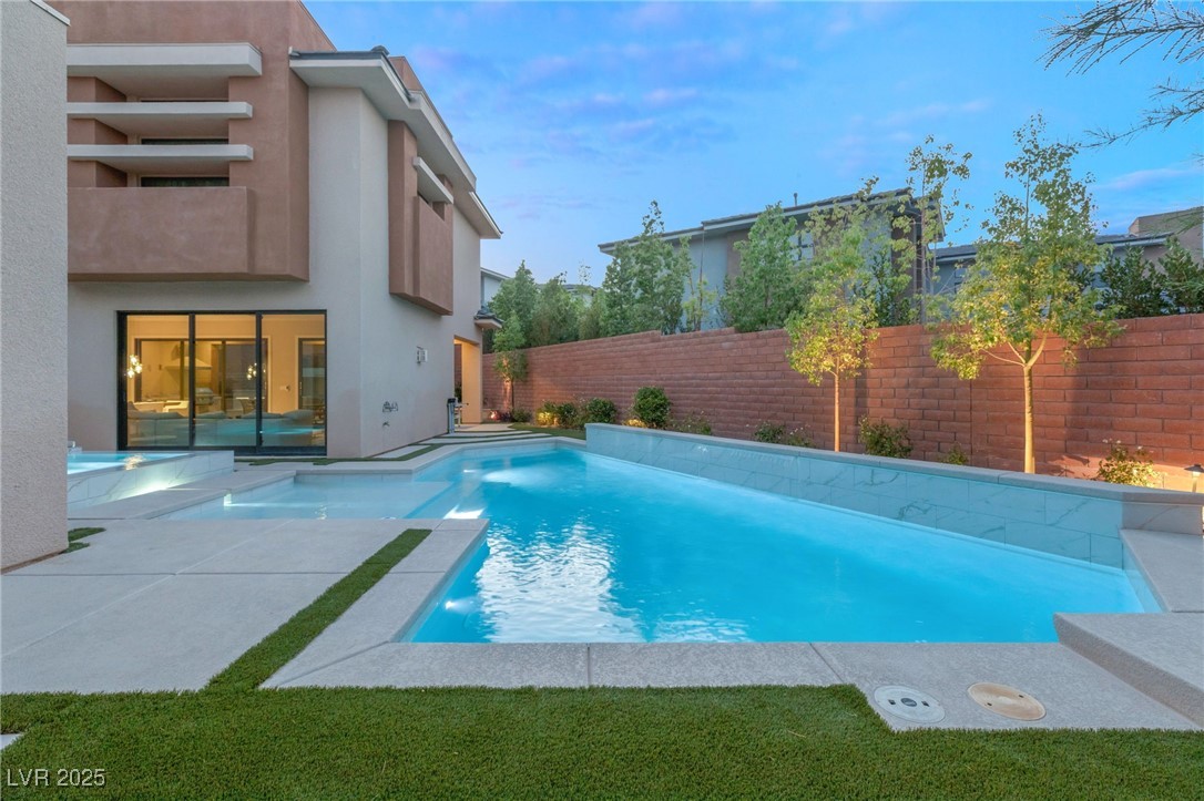 19 GARDEN RAIN Drive