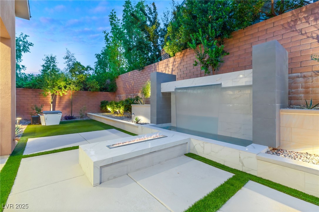 19 GARDEN RAIN Drive
