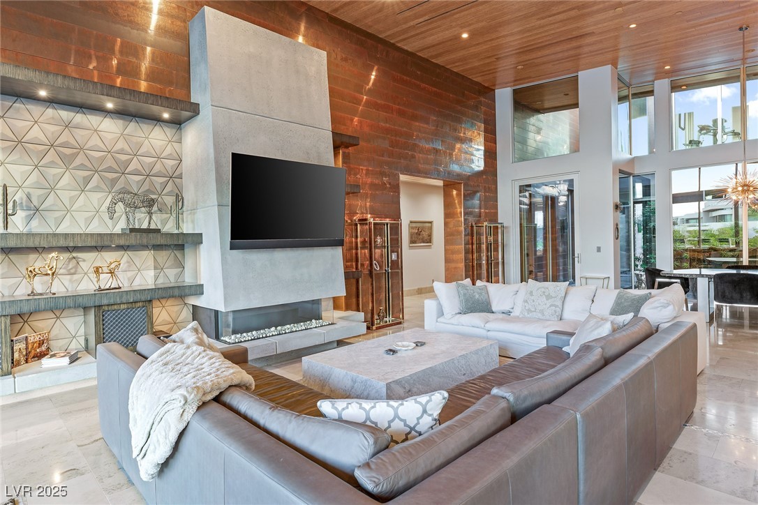 8 Meadowhawk Lane