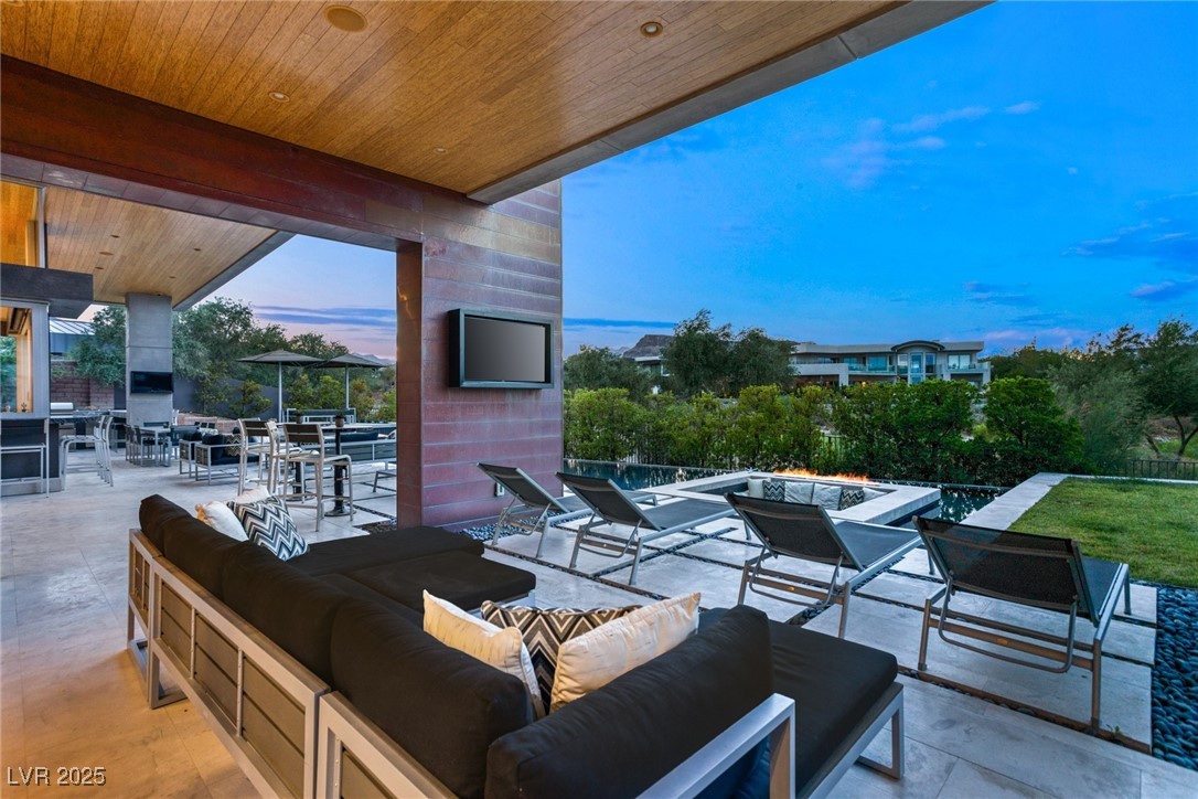 8 Meadowhawk Lane