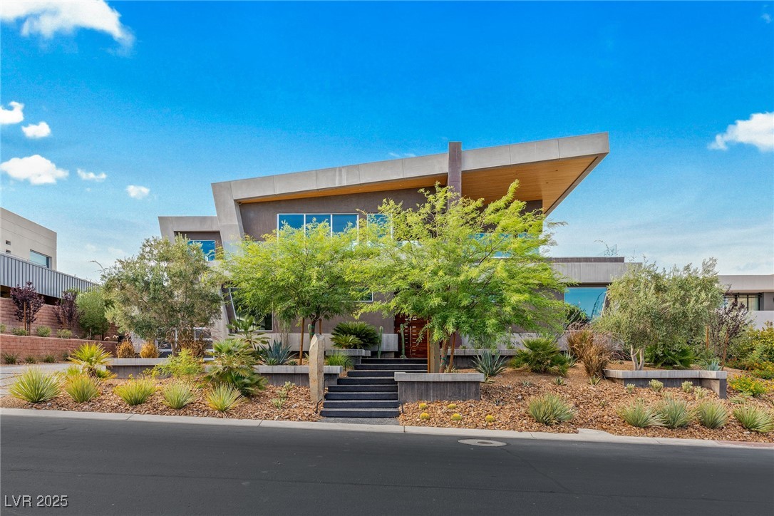 8 Meadowhawk Lane