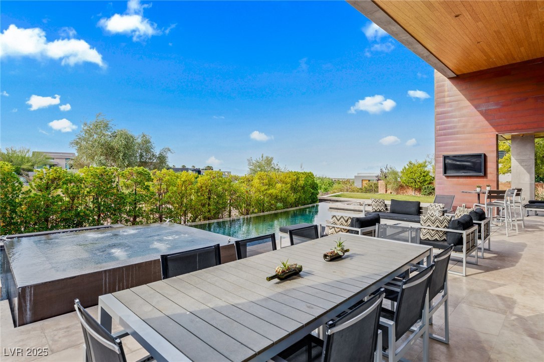 8 Meadowhawk Lane