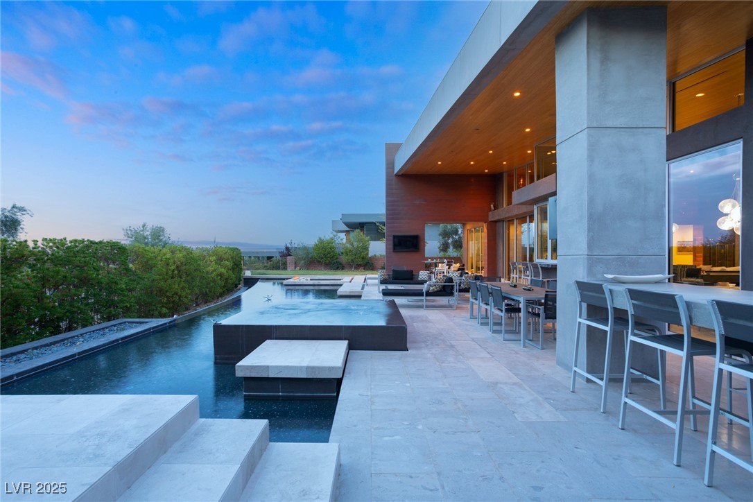 8 Meadowhawk Lane