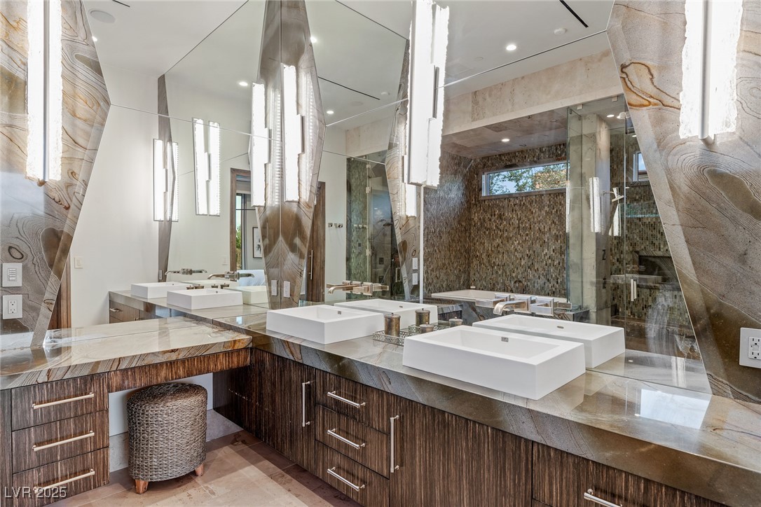 8 Meadowhawk Lane